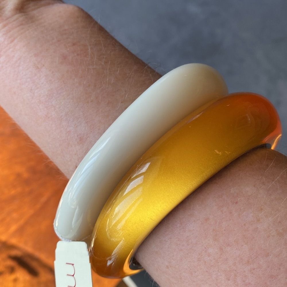 Vintage Plastic Bangle Bracelets - image 4